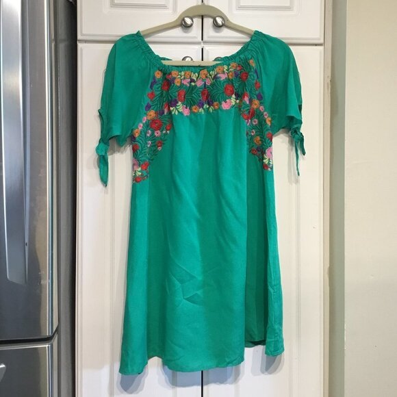 JODIFL Green Floral Embroidered Rayon Tunic Size Small - Picture 1 of 4